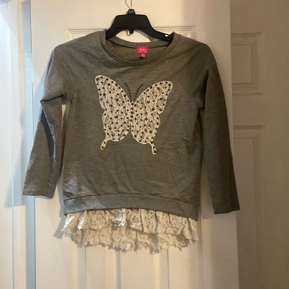 Gray sweatshirt great used condition. Brand Pinky